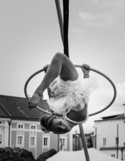 aerial_hoop_schwarz_weiss_1.jpg